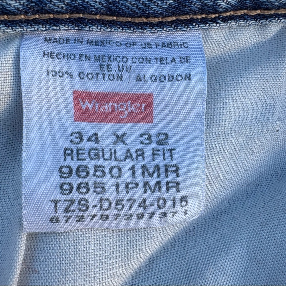 Vintage Distressed Wrangler Jeans | Tagged Men’s 34x32 | Fits Women’s 10/12 - Picture 15 of 16